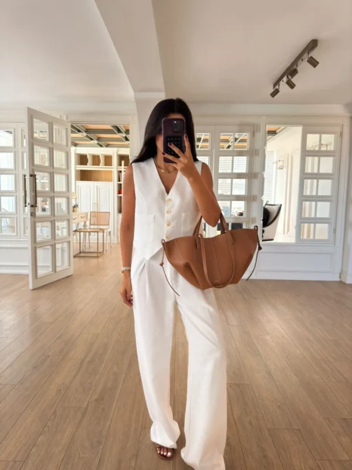 Vivian suites-white